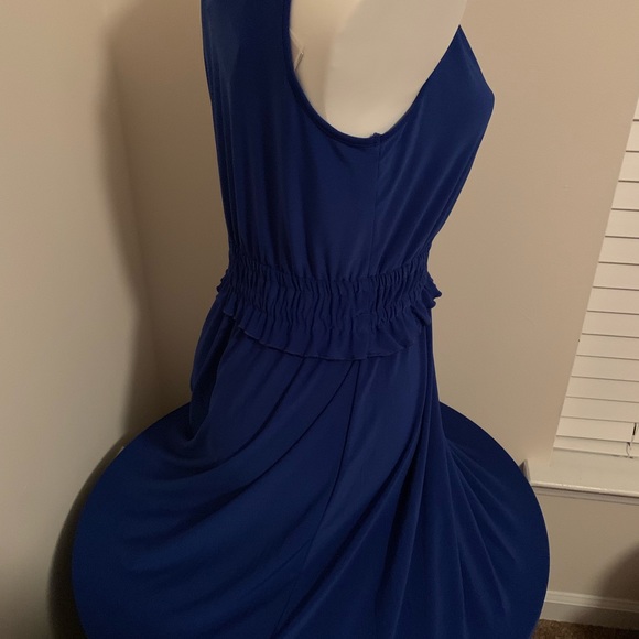 Brand new dress - Picture 2 of 4